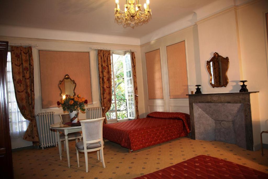 Hotel Du Fiacre Carpentras Zimmer foto