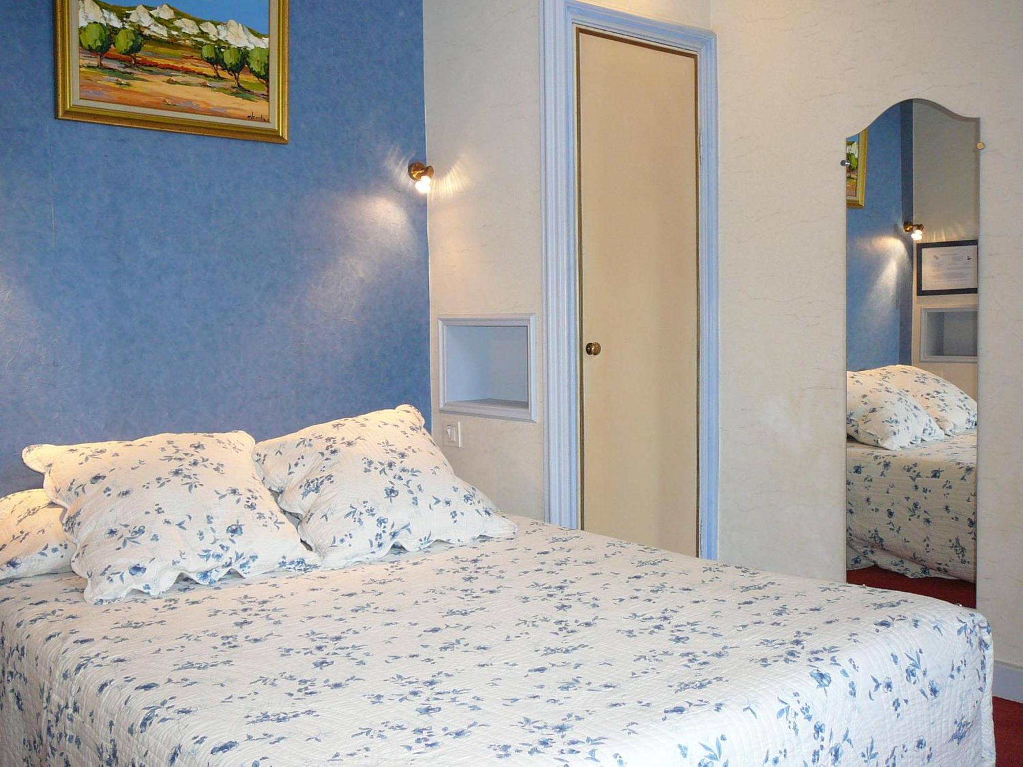 Hotel Du Fiacre Carpentras Zimmer foto