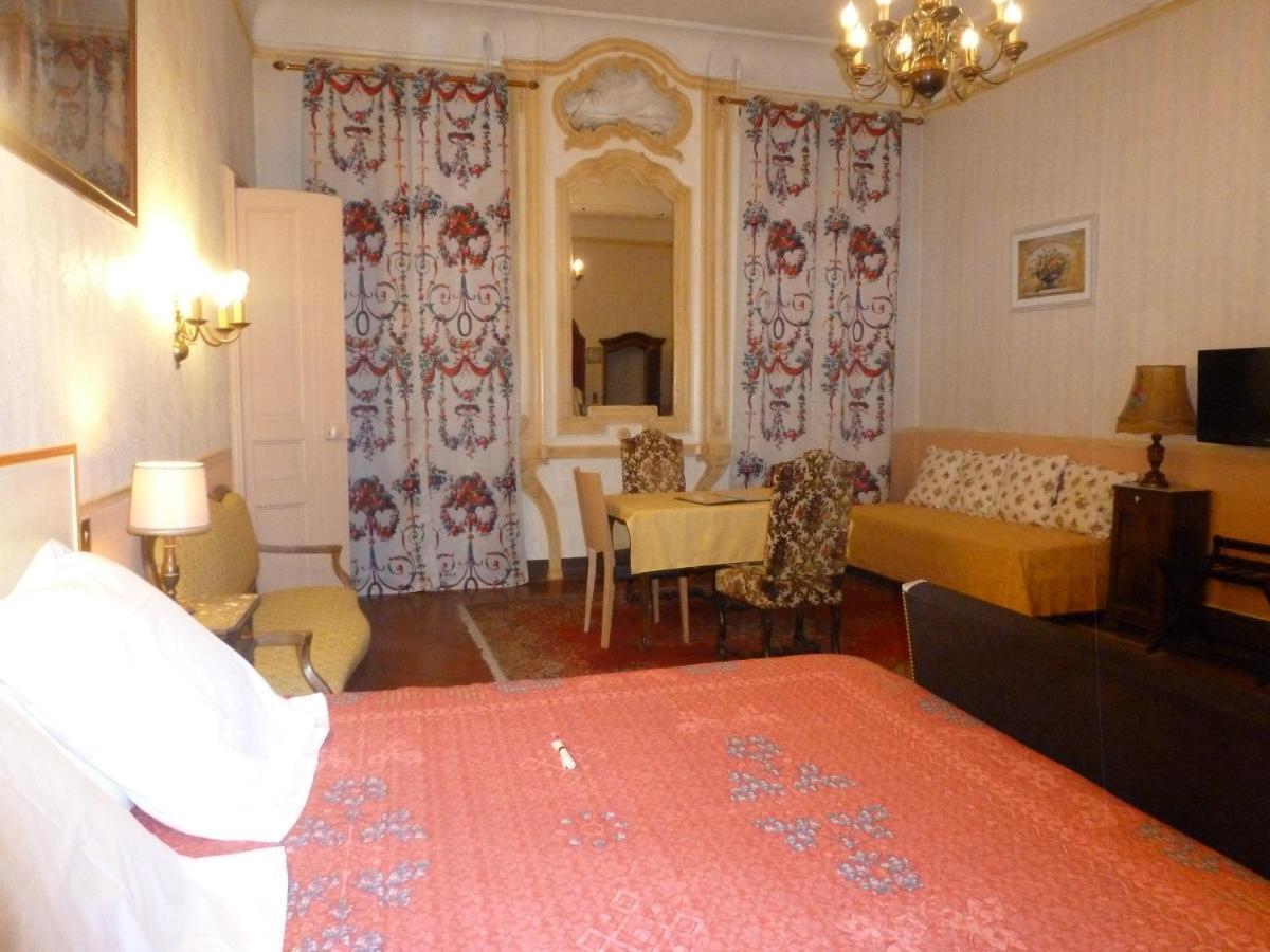 Hotel Du Fiacre Carpentras Zimmer foto